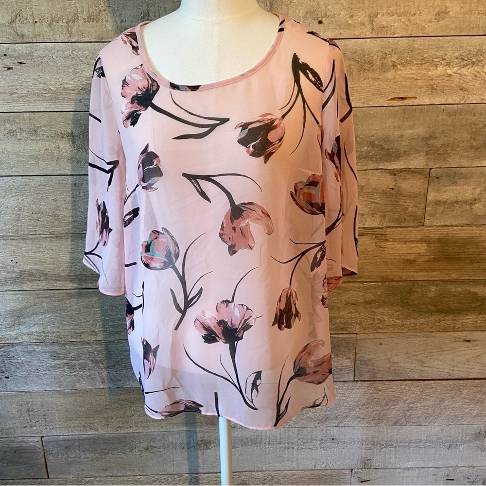 🛍️3/$30 Suzy Shier women's pink sheer floral top in size small